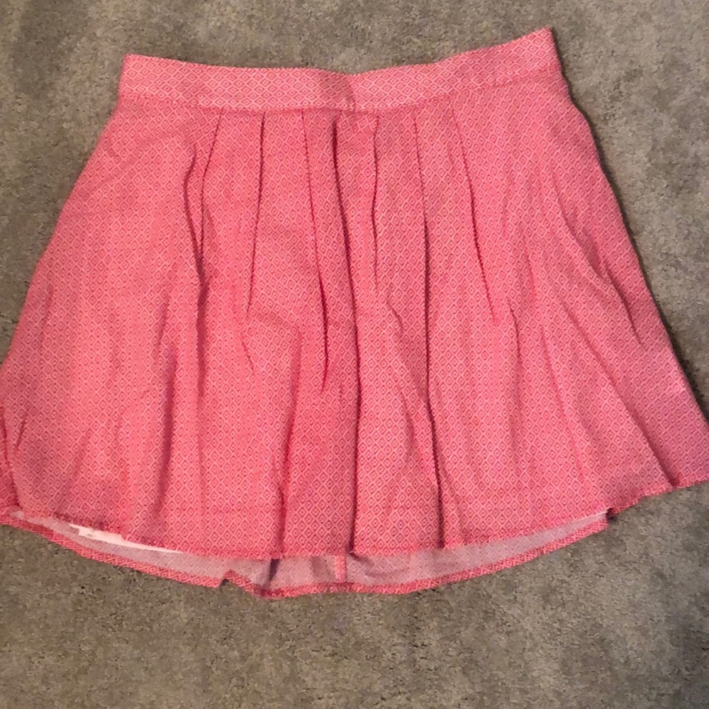 Old Navy. Size medium. Coral and white skirt.